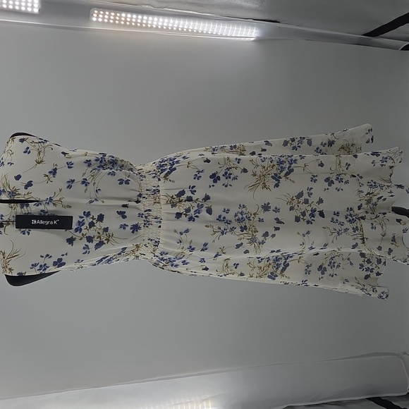 Floral Blue and White Women's Dress NWT - Picture 12 of 16